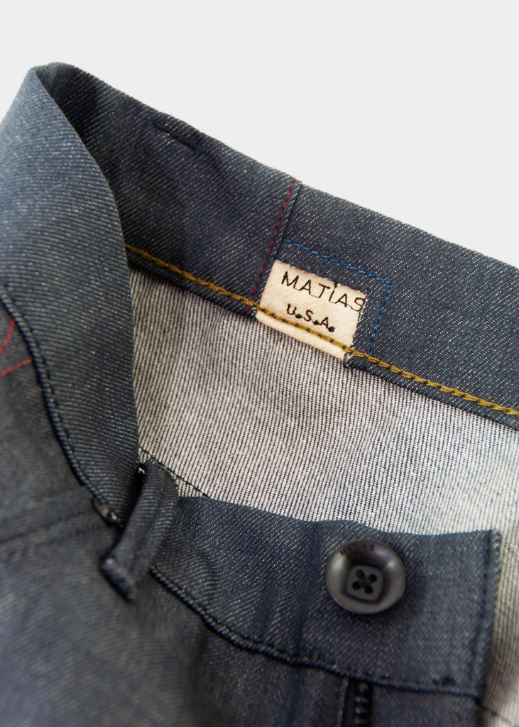This is the grey version of Matias' proprietary RUNN fabric from Candiani Mills in Milan!

Hence, this sleek, flat fabric is only available to us!

Runs 2 sizes larger than normal.

Fit : mid rise, slim taper. Not skinny.
Fabric : 11oz Grey sulfur dyed warp with a natural weft Candiani 98% cotton ; 2% elastane NON SELVAGE
Finish : resin coated 