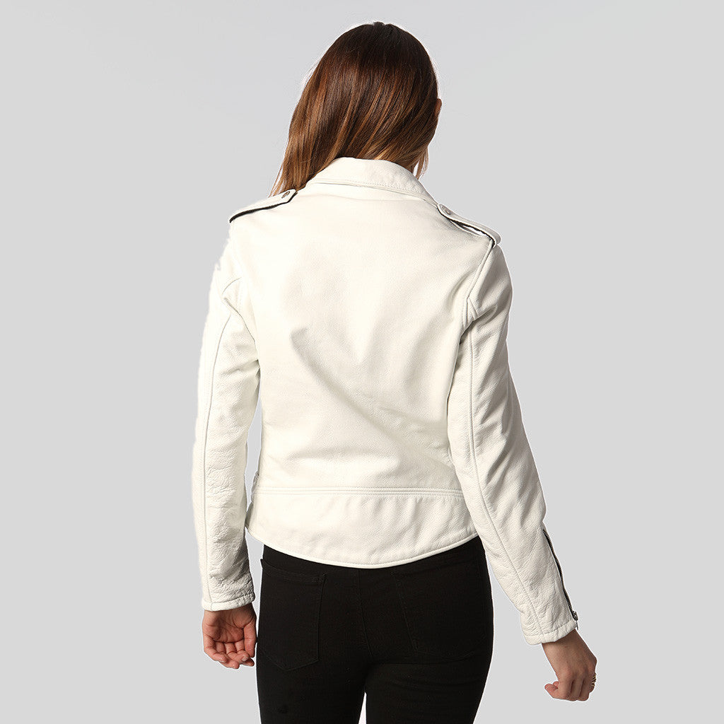 This women's Schott Perfecto features a boyfriend fit with a 22.5" vintage cowhide that has three zippered pockets in the front with a snap down collar and lapels and the signature Perfect belt buckle closure.

Washed Cowhide
Satin Lining
Traditional Schott Perfecto detailing
Union Made in USA